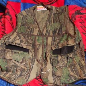 New Americana. Vintage Winchester Cargo Camo Vest.